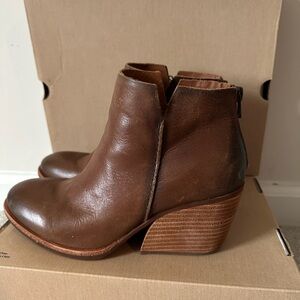 Kork Ease Chandra bootie brown size 8